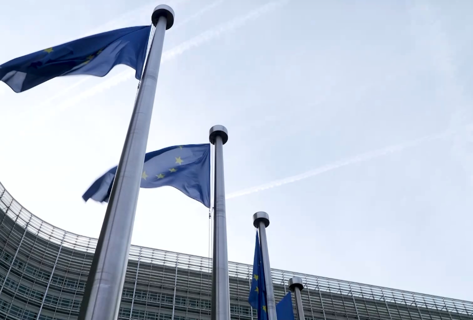 欧盟宣布对俄“影子舰队”相关方实施新制裁 